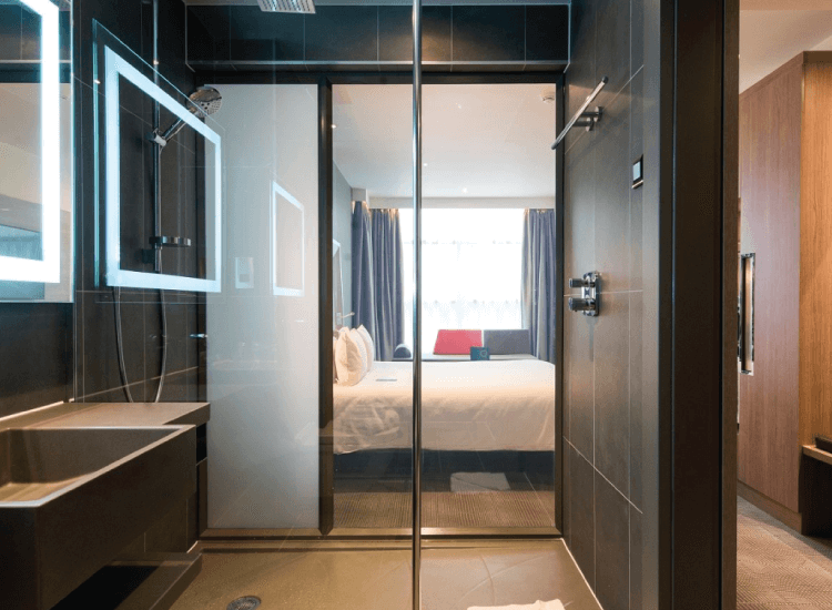 Novotel Smart Glass Shower switched to on