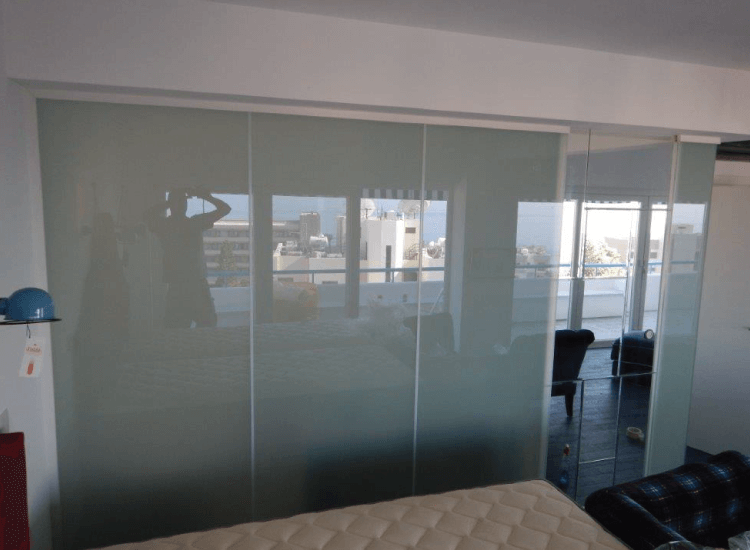 Switchable Smart Glass Bathroom privacy screen switched to off